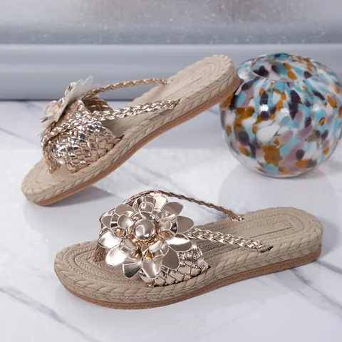 Dames Platform Strandsandalen Met 3D Bloem Decoratie Boheemse Metallic Kunstleren Flip Flop Sandalen Zomer Vakantie Schoenen