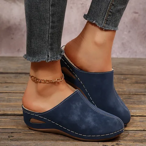 Women Wedge Mules Fleece Lined Winter Slippers Platform Closed Toe Synthetic Leather House Shoes Contrast Stitching Warm Outdoor Slippers
