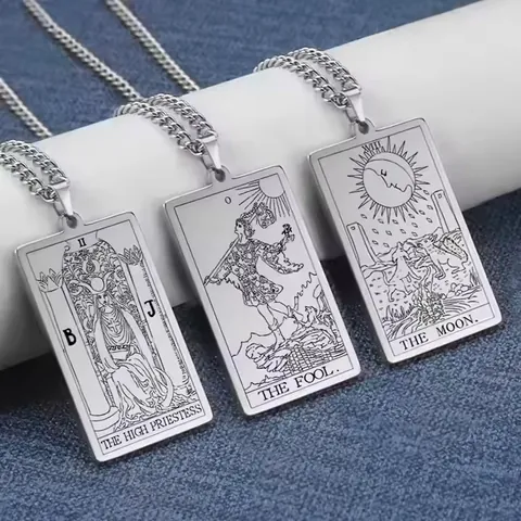 Collar con Colgante de Carta de Tarot El Carro VII de Acero Inoxidable para Hombre Mujer Joyería Hip Hop Vintage Punk Regalo
