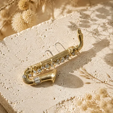 Vintage Alloy Saxophone Brooch For Women Men Musical Instrument Gold Plated Rhinestone Pin Music Theme Banquet Party Accessory