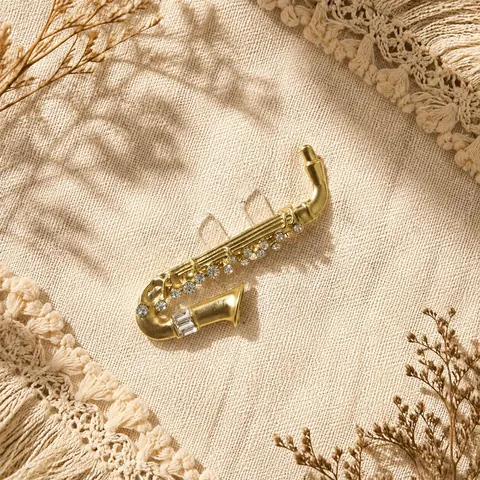 Vintage Alloy Saxophone Brooch For Women Men Musical Instrument Gold Plated Rhinestone Pin Music Theme Banquet Party Accessory
