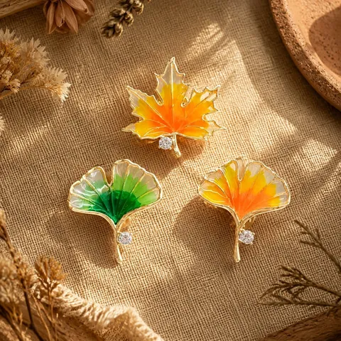 Vintage Alloy Enamel Maple Ginkgo Leaf Brooch For Women Exquisite Rhinestone Anti-Exposure Pin Suit Neckline Decoration