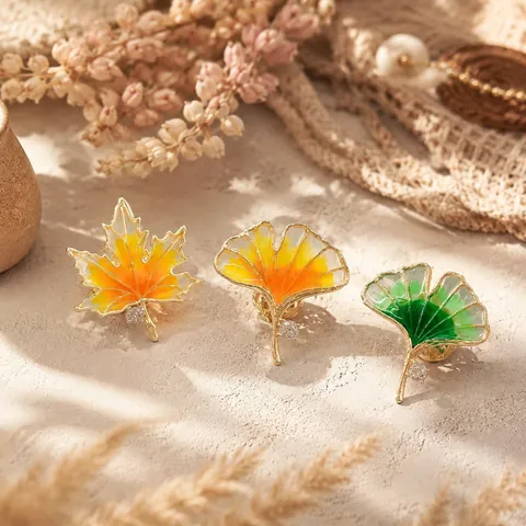 Vintage Alloy Enamel Maple Ginkgo Leaf Brooch For Women Exquisite Rhinestone Anti-Exposure Pin Suit Neckline Decoration