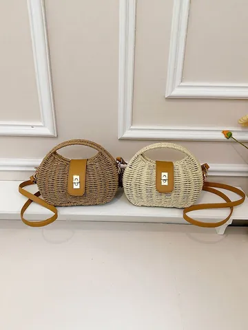 French Vintage Woven Straw Shoulder Crossbody Bag For Women Beach Holiday Handheld Oval Woven Bag With Metal Lock Buckle
