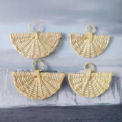Ciondoli a Forma di Mini Ventaglio Intrecciati a Mano in Stile Bohemien in Bambù Naturale Paglia Rattan per Gioielli Fai da Te