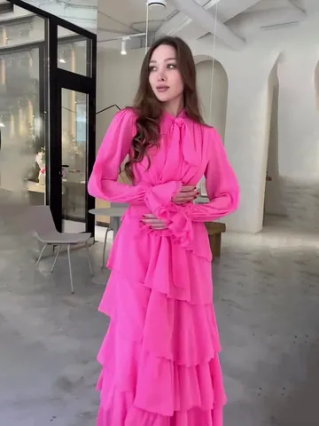 Robe Longue pour Femmes Style Palais Rétro Rouge Rose Avec Nœud au Col Ourlet à Volants en Polyester Manches Longues Élégante