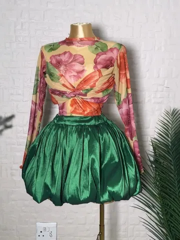 Completo da Donna Top e Gonna in Rete a Maniche Lunghe con Stampa e Gonna a Palloncino Stile Dolce Vacanza