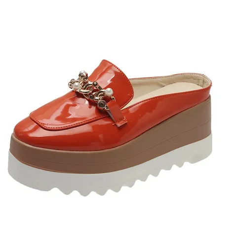 Women Wedge Platform Slippers Chain Artificial Pearl Decor Patent Leather Closed Toe Mules Casual Summer Outdoor Shoes