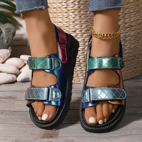 Sandales à Plateforme Colorées Métalliques pour Femmes Design Matelassé Boucle Tête d'Aigle Semelle Épaisse Antidérapante Sandales de Plage Romaines Grande Taille
