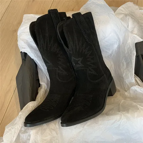 Women Western Cowboy Boots Retro Suede Embroidered Knight Boots V Neck Block Heel High Boots Mid Calf Winter Fashion Shoes