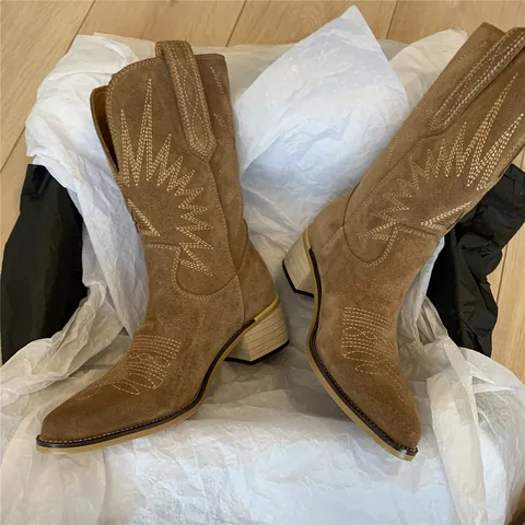 Women Western Cowboy Boots Retro Embroidered Knee High Riding Boots Chunky Heel V Cut Suede Pointed Toe Fashion Tall Boots