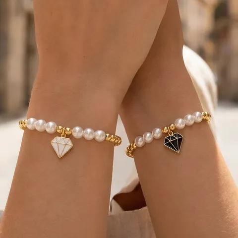 Bracciale Elastico Minimalista in Künstliche Perle di Rame Placcato Oro e Perla Artificial di Conchiglia Bianca Con Ciondolo a Forma di Diamante Smaltato Gioielli Donna