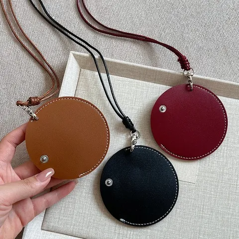 Nischen-Design Kunstleder Anhänger Brillenclip Halskette Legierung Geometrische Croissant Form Pulloverkette Für Damen