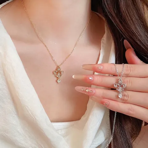 Zirconia Chandelier Heart Pendant Necklace For Women 14K Gold Plated Copper Clavicle Chain Elegant Light Luxury Jewelry