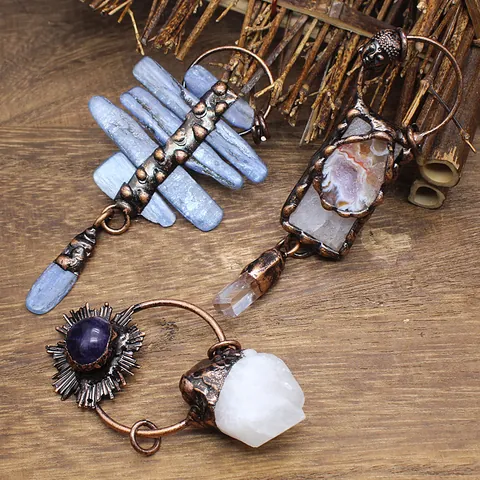 Vintage Natural Crystal Agate Kyanite Amethyst Raw Stone Pendant Irregular Distressed Bronze Alloy Buddha Pendant Jewelry