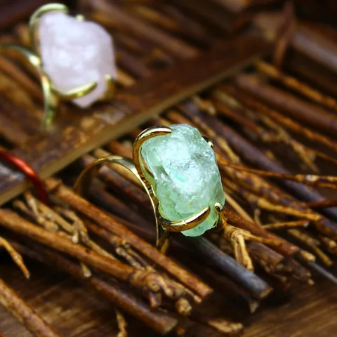 Natural Crystal Raw Stone Open Ring For Women Gold Plated Alloy Claw Setting Adjustable Amethyst Rose Quartz Fluorite Ring Finger Jewelry