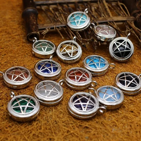 Vintage Round Hollow Pentagram Locket Pendant Necklace With Natural Stone Alloy Hollow Star Locket Charm For Women Jewelry