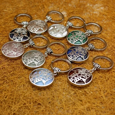 Vintage Ethnic Hamsa Hand Keychain Hollow Metal Fatima Hand Pendant Keychain With Natural Stone Crystal For Men Women Bag Charm Gift