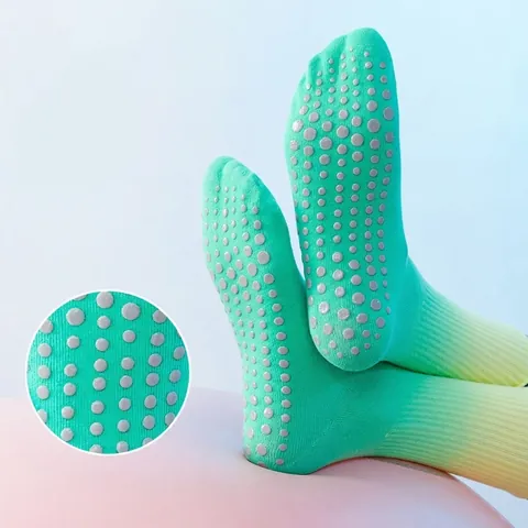 Vrouwen Professionele Antislip Yoga Sokken Gradiënt Kleur Mid-kuit Pilates Sokken Met Siliconen Grips Katoenen Sport Fitness Sokken