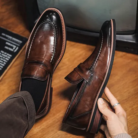 Herren Recyceltes Leder Loafer Britischer Stil Spitze Zehe Slipper Casual Business Formelle Schuhe Brünierte Dress Loafer