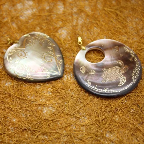 Simple Resort Style Natural Shell Heart Round Pendant Gold Foiled Sea Turtle Floral Pattern Bohemian Beach Jewelry For Women