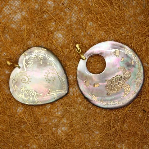 Simple Resort Style Natural Shell Heart Round Pendant Gold Foiled Sea Turtle Floral Pattern Bohemian Beach Jewelry For Women