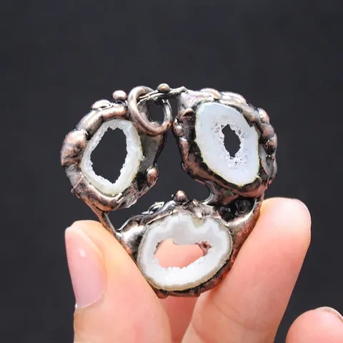 Collana con Ciondolo a Faccia Sorridente in Agata Naturale Druzy Pendente in Geode di Cristallo in Lega Vintage per Donna Gioielli