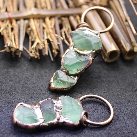 Natural Irregular Green Fluorite Pendant Necklace With Vintage Bronze Alloy Wrap Bohemian Raw Stone Jewelry For Women Gift