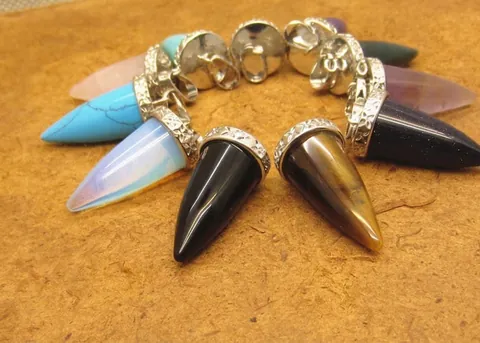 Natural Stone Amethyst Pendant Necklace Retro Bullet Hexagonal Pointed Crystal Pendulum Alloy Engraved Cap Men Women Jewelry