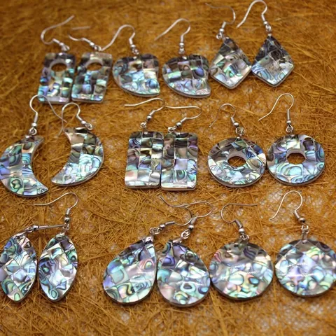 Pendientes de Mosaico de Concha de Abulón Natural para Mujer Pendientes Étnicos Iridiscentes de Forma Geométrica de Luna Corazón Redondo