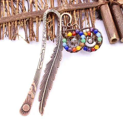 Marcador de Libros Vintage de Metal Pluma Sol Luna Estrella Con Colgante de Cristal en Espiral Envuelto a Mano Cuentas Chakra Regalo