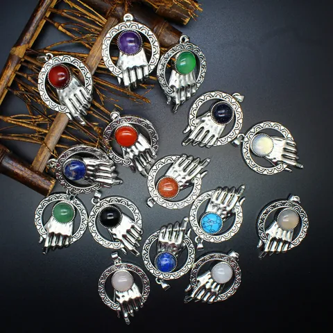 Colgante de Ágata de Piedra Natural con Mano Sosteniendo Anillo de Aleación Vintage Estilo Étnico Retro Color Plata Joyería