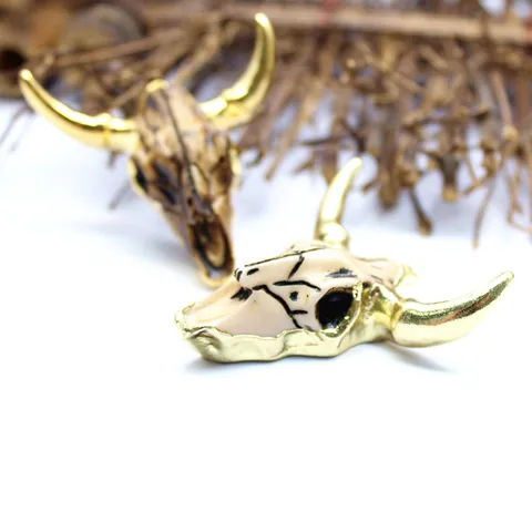 Collar con Colgante de Cráneo de Toro Estilo Ins Vintage para Hombre Resina Chapado en Oro 24K Joyería Retro
