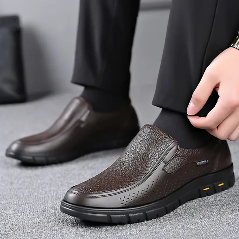 Uomo Business Casual Mocassini in Pelle di Vacchetta Primo Strato Design Traforato Traspirante Suola Morbida Antiscivolo Scarpe Slip-on