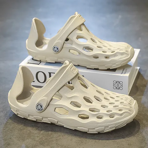 Sabots Respirants Creux pour Hommes Sandales de Plage Antidérapantes de Plein Air Chaussures de Jardin Décontractées Légères pour Voyage d'Été