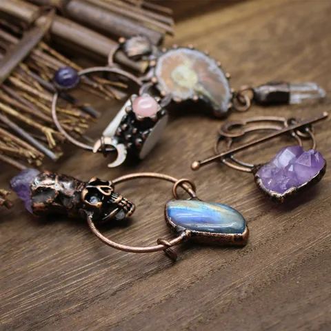Medieval Vintage Style Ammonite Fossil Pendant Necklace Amethyst Labradorite Quartz Skull Crystal Gothic Sweater Chain Jewelry