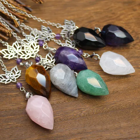 Collar con Colgante de Péndulo de Cristal Cónico Facetado de Piedra Natural Con Amuleto de Flor de Loto Calada Símbolo Om Joyería de Meditación