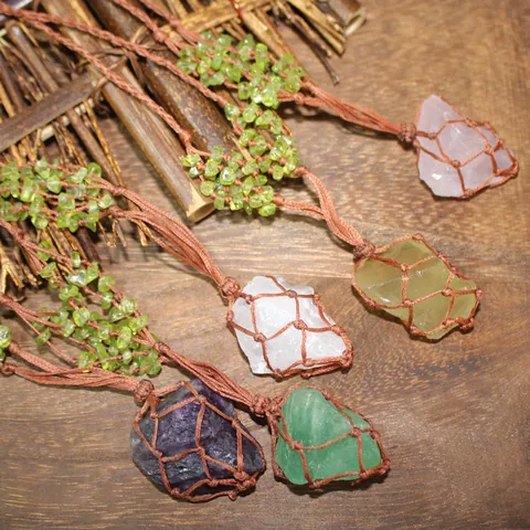 Natural Stone Bohemian Crystal Pendant Necklace Retro Hand Woven Net Bag Raw Mineral Pouch Necklace For Women Men Jewelry