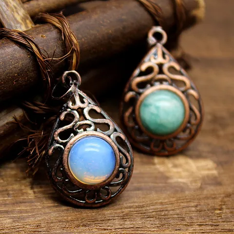 Vintage Hollow Waterdrop Natural Stone Crystal Pendant Necklace Retro Copper Plated Alloy Clavicle Chain Ethnic Jewelry Women Gift