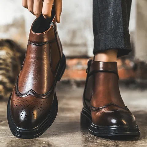 Men Retro Brogue Martin Boots Pointed Toe Side Zipper Short Boots British Style Carved Leather Casual Warm Fashion Ankle Boots