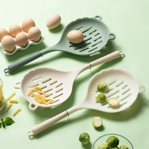 Large Silicone Skimmer Spoon Heat Resistant Cooking Colander With Wood Stainless Steel Handle For Kitchen Pasta Noodle Hot Pot Modern Style