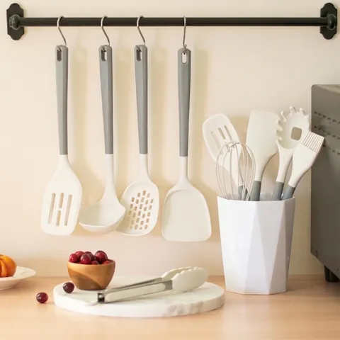 Heat Resistant Silicone Kitchen Utensil Collection Cream White Cooking Tools With Gray Handle Non-Stick Turner Soup Ladle Spatula Whisk Tongs Pasta Server With Storage Bucket Modern Minimalist Home Kitchenware