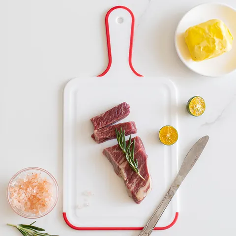 Portable Handheld Plastic Cutting Board with Non-Slip TPR Handle and Hanging Hole Kitchen Food Grade PP Chopping Board