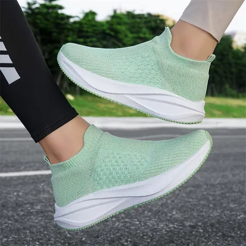 Unisex Breathable Knitted Mesh Slip-on Casual Shoes Lightweight Walking Sneakers Outdoor Soft Sole Platform Loafers