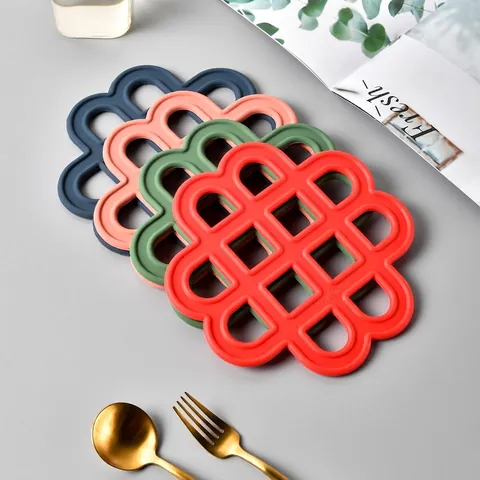 Heat Resistant Silicone Placemat Chinese Knot Design Anti Skid Hot Pad Table Coaster For Bowl Plate Pot Cup Kitchen Dining Decor