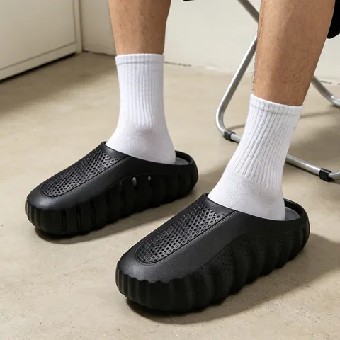 Summer Couples Thick Sole Clogs Breathable Non-Slip Beach Sandals Cloud Feel Hollow Out Slippers For Women Men