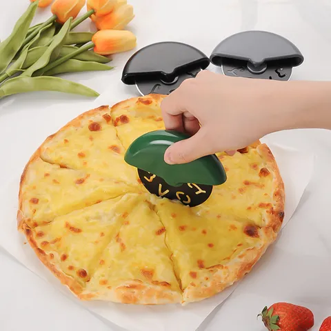 Stainless Steel Round Pizza Cutter Wheel Manual Baking Tool With Love Hollow Design Ergonomic Handheld Kitchen Utensils
