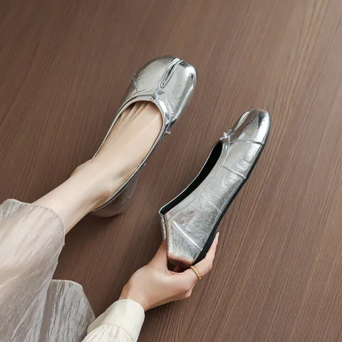 French Retro Ruched Tabi Split-Toe Ballet Flats For Women Invisible Internal Height Increasing PU Shallow Mouth Single Shoes