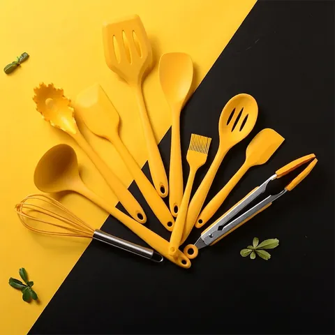 Yellow Integrated Silicone Kitchen Utensil Collection With Storage Bucket Heat Resistant Non-Stick Spatula Soup Ladle Whisk Cooking Tools