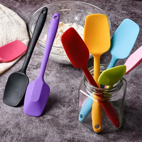 Food Grade Silicone Cake Spatula Heat Resistant One-Piece Baking Tool Kitchen Cream Butter Scraper For Mixing Smoothing